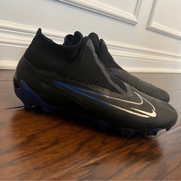 Nike Black and Blue Athletic Shoes - Picture 5 of 6